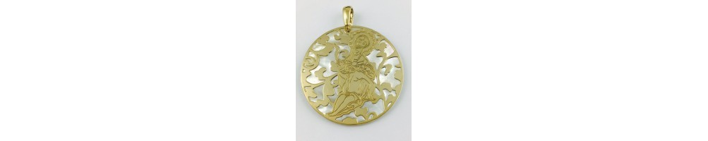 Medalla Virgen Caridad plata de ley y nácar®. 40mm