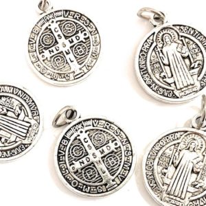 5 Medalla San Benito metal baño plata